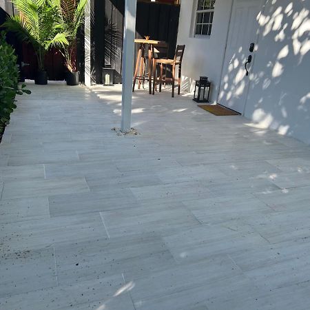 Unique Coral Gables Cottage ไมอามี ภายนอก รูปภาพ