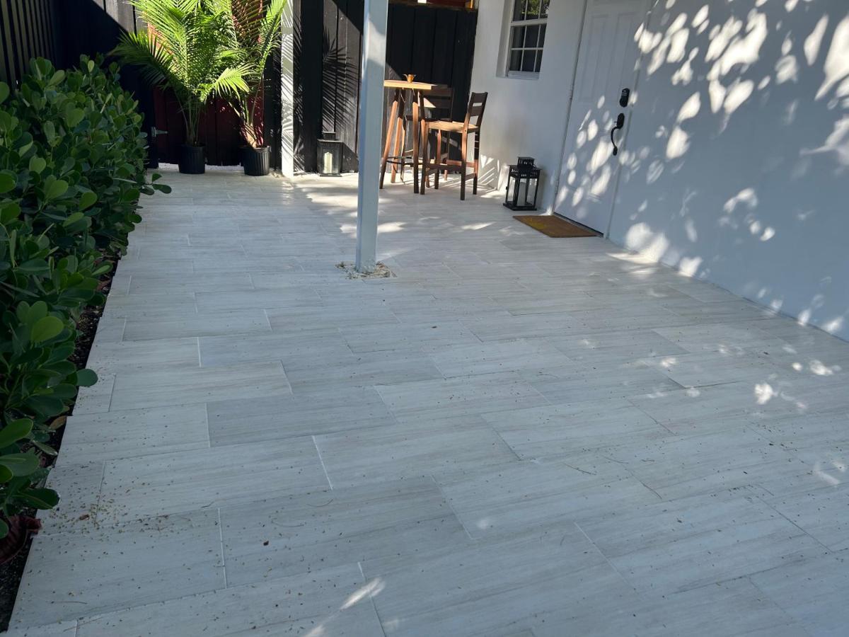 Unique Coral Gables Cottage ไมอามี ภายนอก รูปภาพ