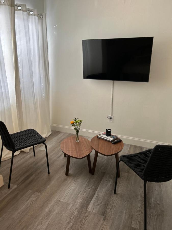 Unique Coral Gables Cottage ไมอามี ภายนอก รูปภาพ